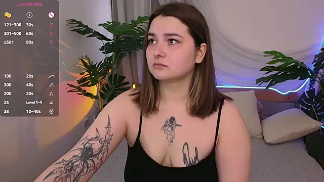 Snapshot of Alice_Walters chatting on September 15, 2:28 pm Alice Walters online show from September 15, 2:28 pm