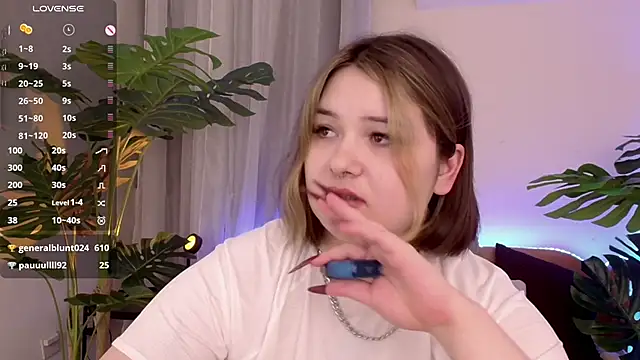 Snapshot of Alice_Walters chatting on January 24, 7:07 pm Alice Walters online show from January 24, 7:07 pm