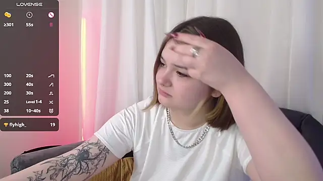 Snapshot of Alice_Walters chatting on January 25, 10:28 pm Alice Walters online show from January 25, 10:28 pm