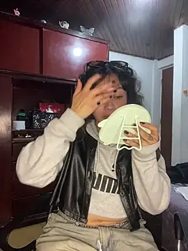 Snapshot of Andi9_ chatting on November 9, 1:20 am Andi9 online show from November 9, 1:20 am