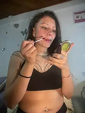 Snapshot of Andi9_ chatting on December 18, 2:53 am Andi9 online show from December 18, 2:53 am