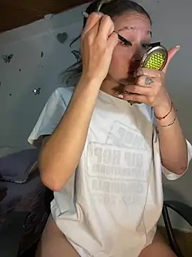 Snapshot of Andi9_ chatting on December 11, 2:19 am Andi9 online show from December 11, 2:19 am