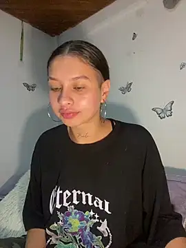 Snapshot of Andi9_ chatting on December 6, 2:40 am Andi9 online show from December 6, 2:40 am