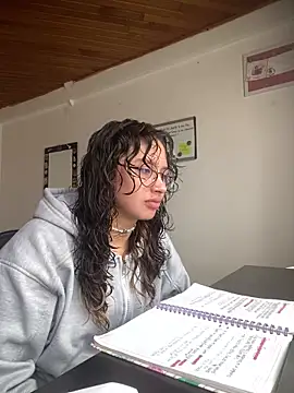 Snapshot of Andi9_ chatting on October 9, 3:45 pm Andi9 online show from October 9, 3:45 pm