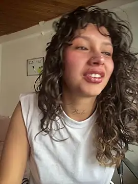 Snapshot of Andi9_ chatting on November 10, 8:14 pm Andi9 online show from November 10, 8:14 pm