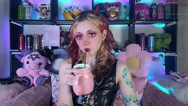 Snapshot of _Devill_Baby chatting on June 7, 9:09 pm Devill Baby online show from June 7, 9:09 pm