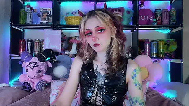 Snapshot of _Devill_Baby chatting on June 14, 6:53 pm Devill Baby online show from June 14, 6:53 pm