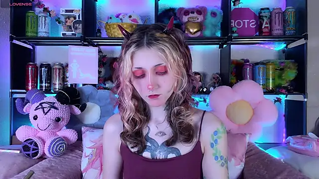 Snapshot of _Devill_Baby chatting on June 22, 7:11 pm Devill Baby online show from June 22, 7:11 pm