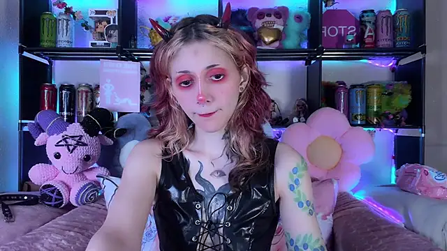 Snapshot of _Devill_Baby chatting on June 10, 7:04 pm Devill Baby online show from June 10, 7:04 pm