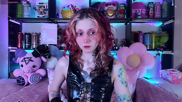Snapshot of _Devill_Baby chatting on June 29, 8:08 pm Devill Baby online show from June 29, 8:08 pm