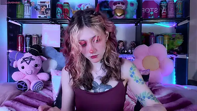 Snapshot of _Devill_Baby chatting on July 11, 7:25 pm Devill Baby online show from July 11, 7:25 pm