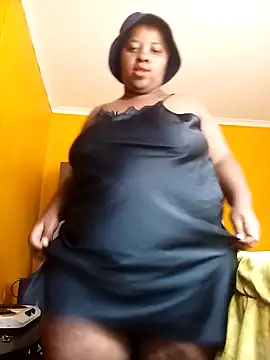 Snapshot of HotBootyBabe90 chatting on January 18, 10:39 am HotBootyBabe90 online show from January 18, 10:39 am