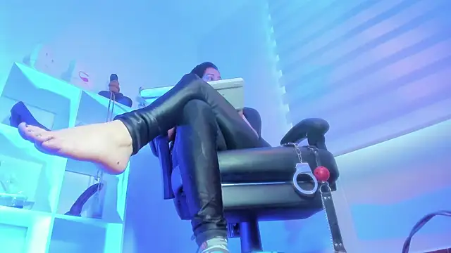 charlotte joliedart online show from October 28, 10:09 pm