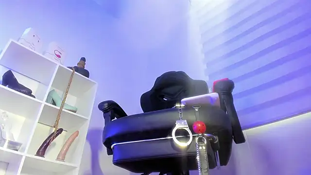 charlotte joliedart online show from November 20, 11:11 am