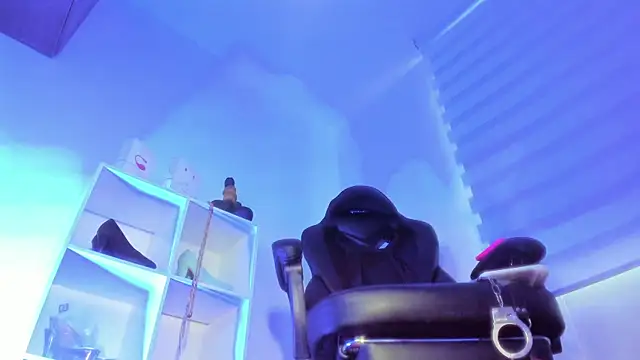 charlotte joliedart online show from October 21, 8:41 pm