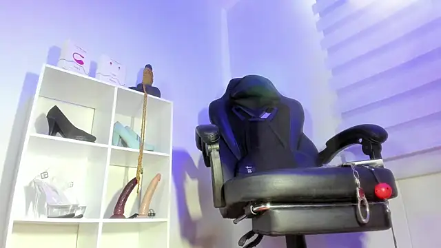 charlotte joliedart online show from April 1, 2:03 pm