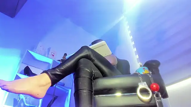 charlotte joliedart online show from November 18, 7:50 pm