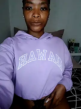 Snapshot of NunuBerry16 chatting on October 1, 11:25 am NunuBerry16 online show from October 1, 11:25 am