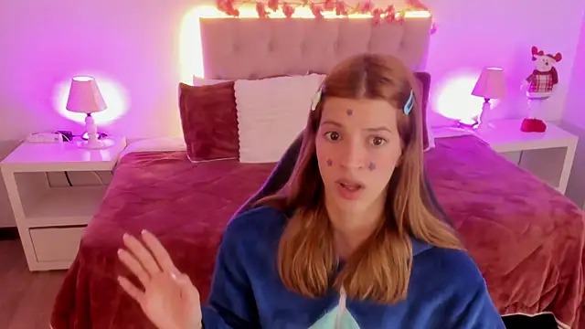 Nora Vennucci online show from December 16, 12:42 pm