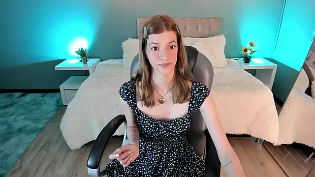 Nora Vennucci online show from October 18, 6:43 pm