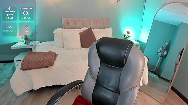 Nora Vennucci online show from October 17, 7:48 pm