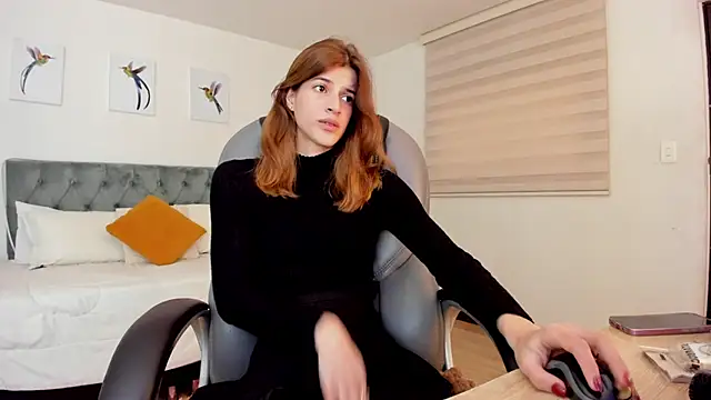 Nora Vennucci online show from September 9, 7:45 pm