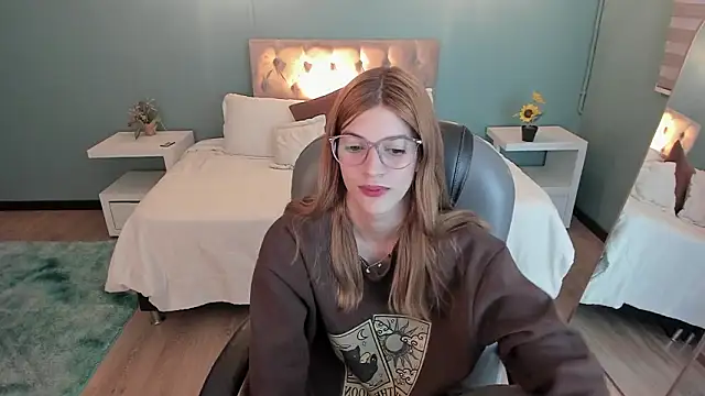 Snapshot of Nora_Vennucci chatting on January 31, 8:18 pm Nora Vennucci online show from January 31, 8:18 pm