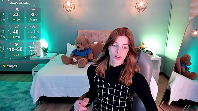 Nora Vennucci online show from September 10, 8:19 pm