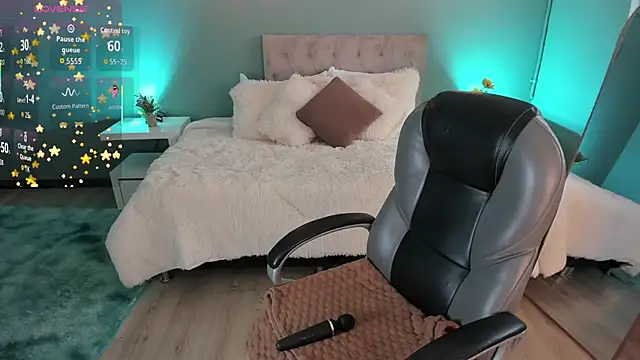 Nora Vennucci online show from October 15, 6:38 pm