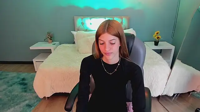 Nora Vennucci online show from January 9, 8:05 pm