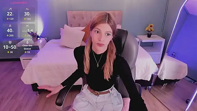 Nora Vennucci online show from April 7, 8:21 pm