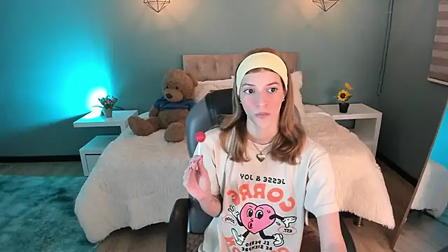 Nora Vennucci online show from October 11, 7:48 pm