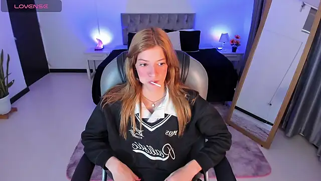 Nora Vennucci online show from March 21, 7:24 pm