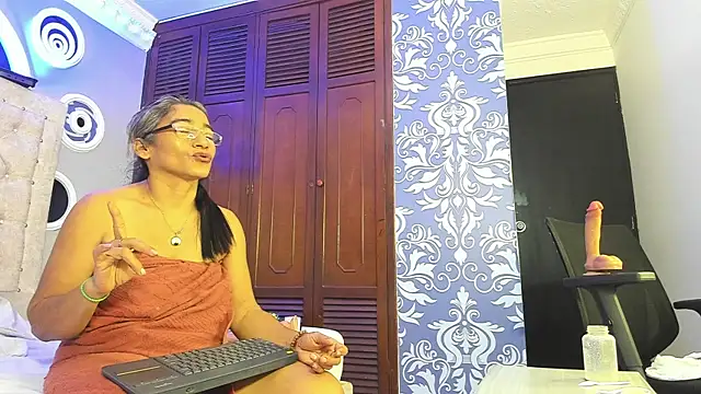 mature bigass   online show from March 4, 9:00 pm