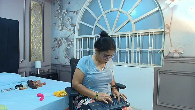 Snapshot of mature_bigass__ chatting on January 15, 12:08 pm mature bigass online show from January 15, 12:08 pm