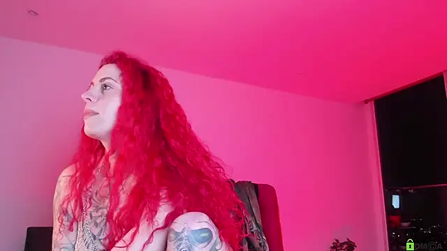 Snapshot of Borbala_Iggy chatting on February 23, 5:07 pm Borbala Iggy online show from February 23, 5:07 pm