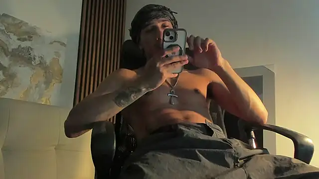 Snapshot of rafael_stone chatting on March 22, 2:48 am rafael stone online show from March 22, 2:48 am