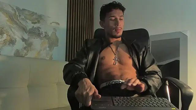 Snapshot of rafael_stone chatting on March 16, 3:47 am rafael stone online show from March 16, 3:47 am