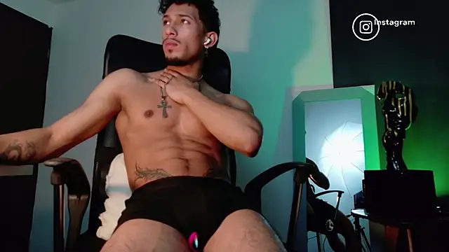 Snapshot of rafael_stone chatting on November 2, 2:38 am rafael stone online show from November 2, 2:38 am