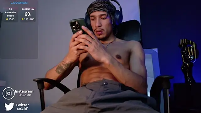 Snapshot of rafael_stone chatting on November 19, 2:00 am rafael stone online show from November 19, 2:00 am