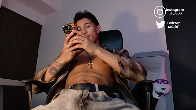 Snapshot of rafael_stone chatting on October 28, 3:07 am rafael stone online show from October 28, 3:07 am