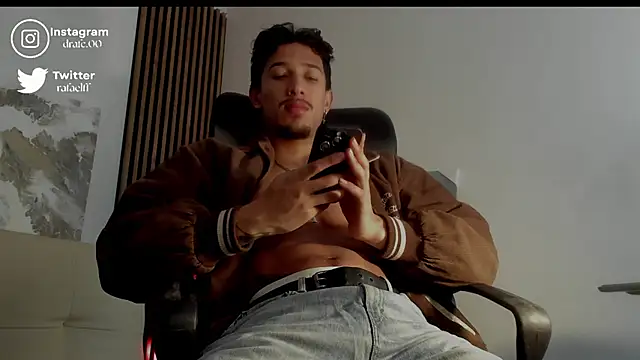 Snapshot of rafael_stone chatting on September 27, 11:33 pm rafael stone online show from September 27, 11:33 pm