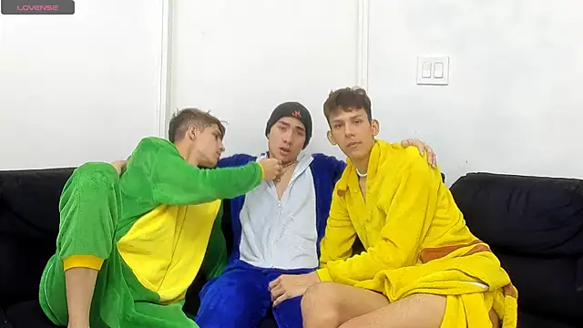 Snapshot of StrawwBoys chatting on September 20, 11:26 am StrawwBoys online show from September 20, 11:26 am