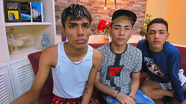Snapshot of StrawwBoys chatting on January 24, 10:30 pm StrawwBoys online show from January 24, 10:30 pm
