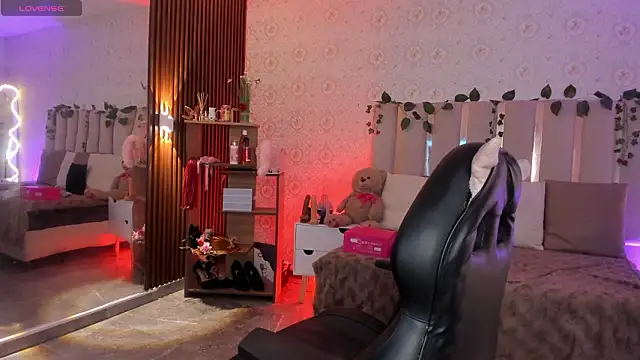 Daphnne tay online show from February 4, 3:34 am