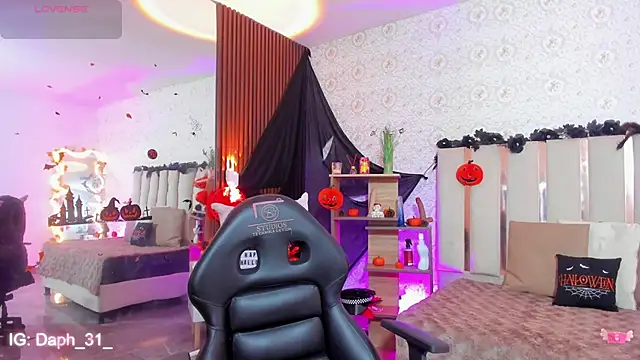 Daphnne tay online show from October 23, 7:23 pm