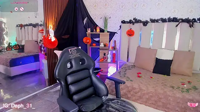 Daphnne tay online show from October 27, 4:02 am