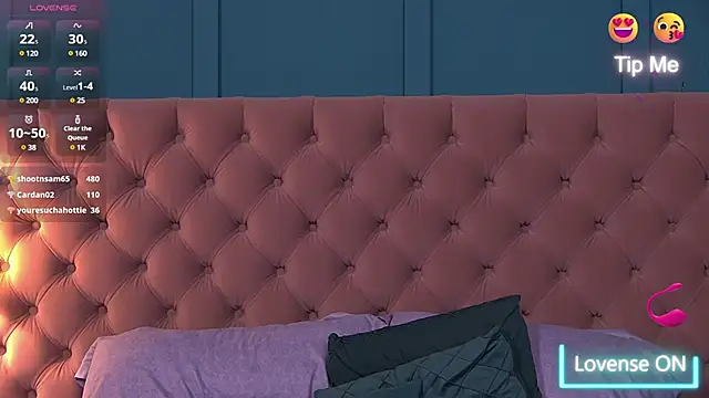 Snapshot of Mazeekyn chatting on December 6, 8:01 pm Mazeekyn online show from December 6, 8:01 pm