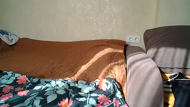 Brionia online show from March 15, 7:15 am