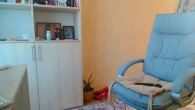 Snapshot of Brionia chatting on September 14, 5:52 am Brionia online show from September 14, 5:52 am